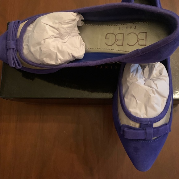 BCBG Paris Genuine Leather Soft Leather Flats, Sz. 6M - NIB - Picture 3 of 5